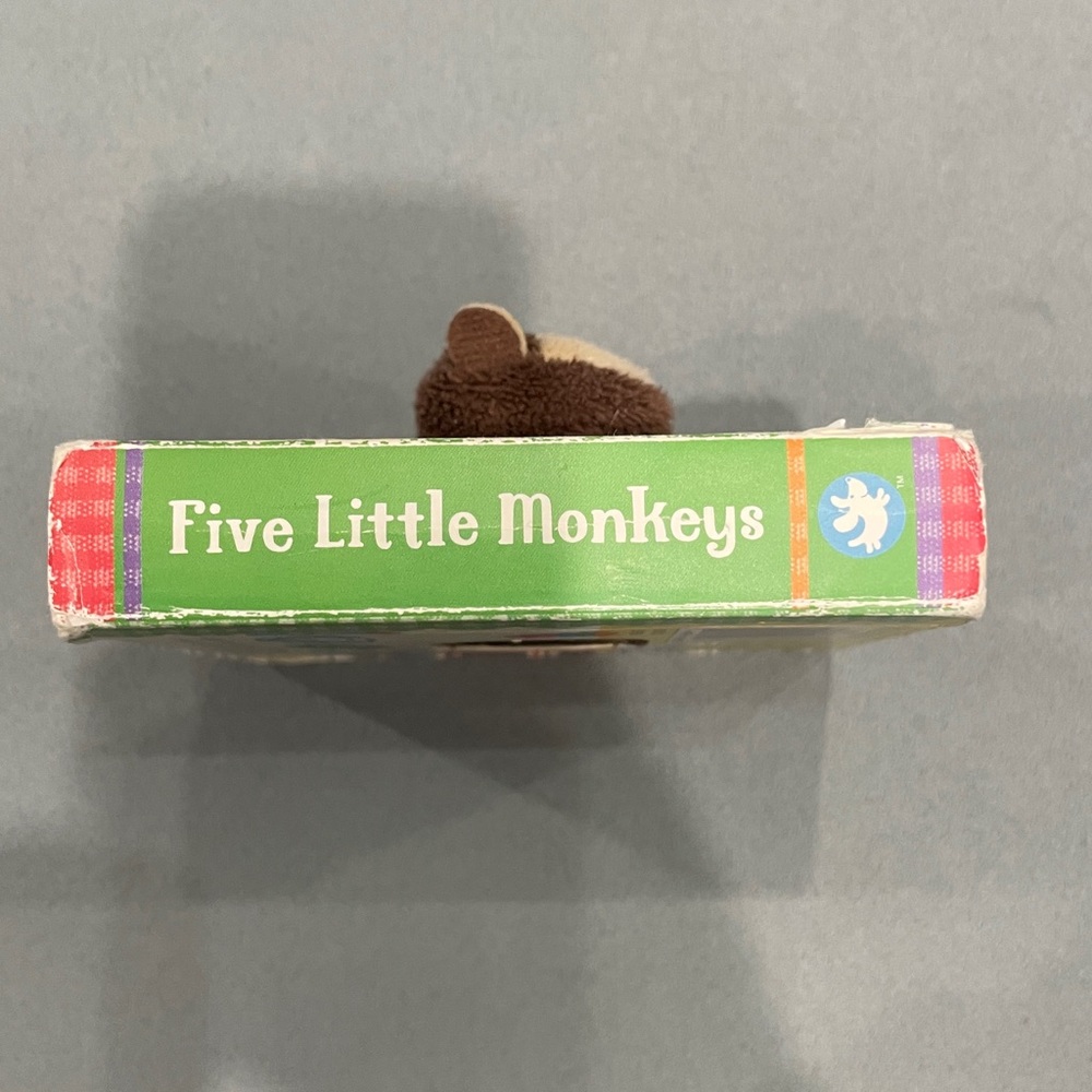 Set of 4 Finger Puppet Animal Board Books - Picture 11 of 12
